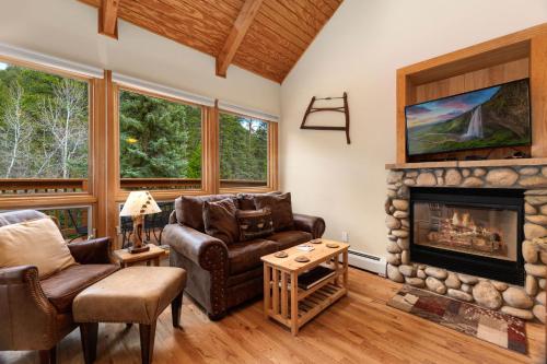 Creekside Suites 05 by Estes Park Condos — 4-Star Luxury Hotel in Estes Park, United States