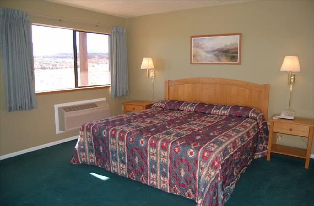 The Rim Rock Inn - photo 3