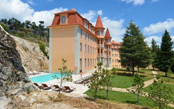 Casa Abrigo Serra da Estrela — 4-Star Luxury Hotel in Seia, Portugal