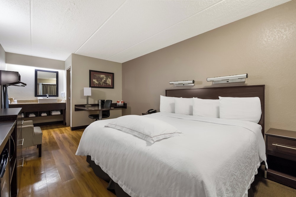 Red Roof Inn PLUS Nashville Airport - photo 13
