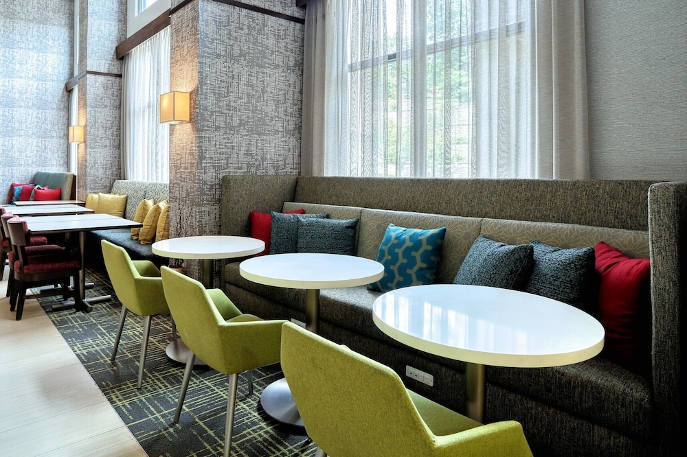 Hampton Inn & Suites Parsippany North - photo 30