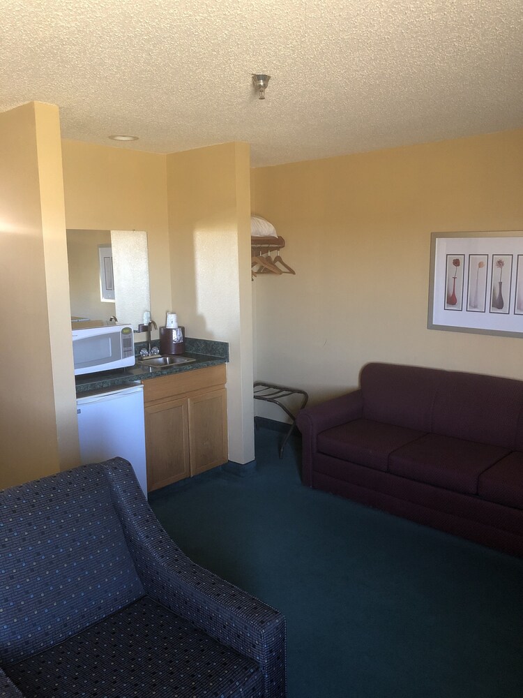 Super 8 by Wyndham Florence CO - photo 4