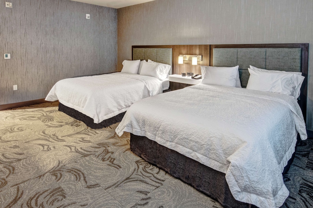 Hampton Inn Fresno Airport - photo 8