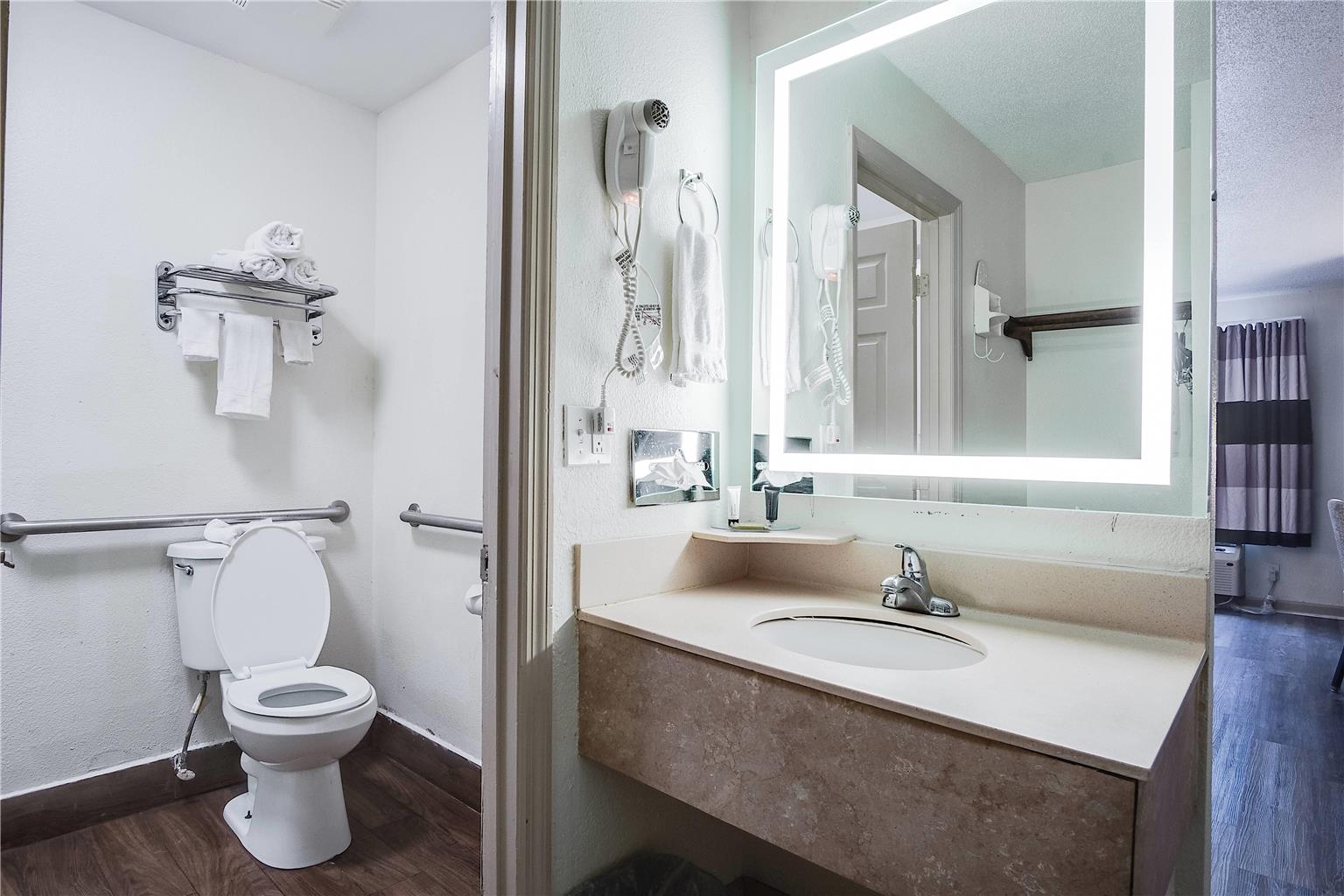 Cottonwood Suites Savannah Hotel & Conference Center - photo 19