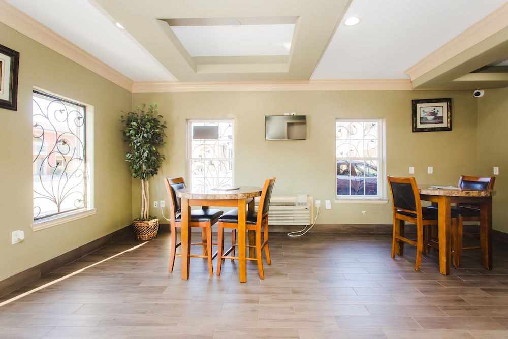 Knights Inn - photo 2