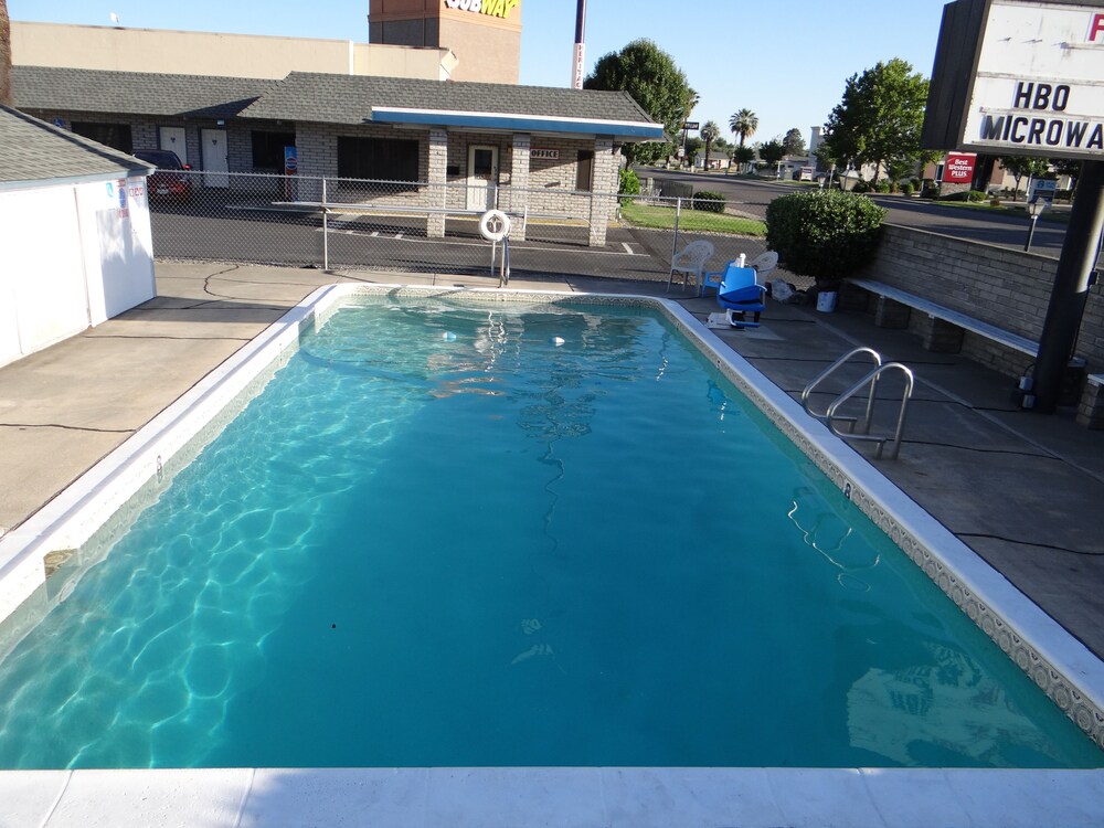Economy Inn Corning - photo 19