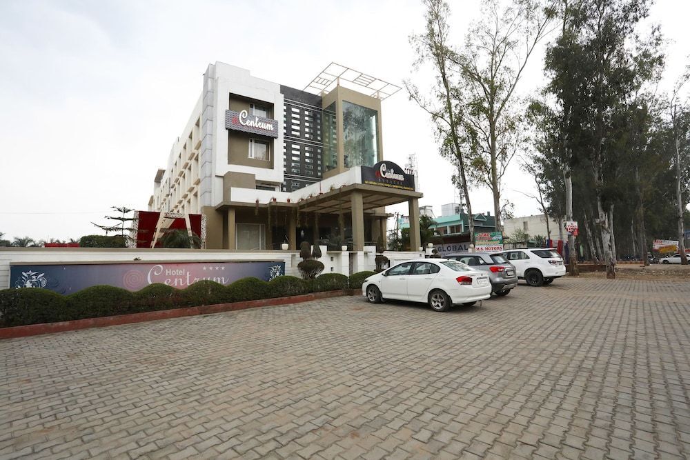 Capital O 30972 Hotel Centrum — Roorkee — photo 2