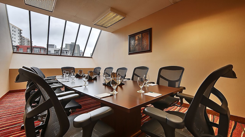 University Place Hotel & Conference Center - photo 28
