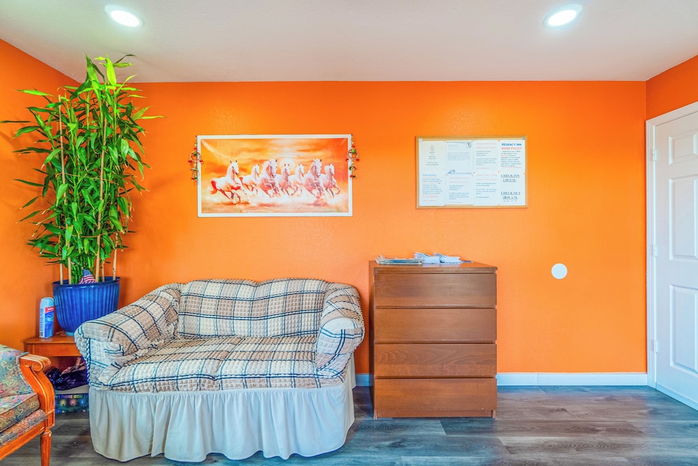 Regency Inn By OYO Rockdale TX - photo 8