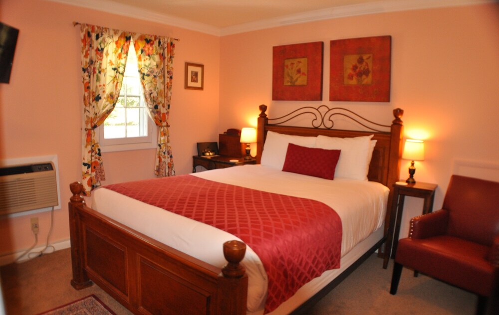 Carmel Cove Inn at Deep Creek Lake - photo 4