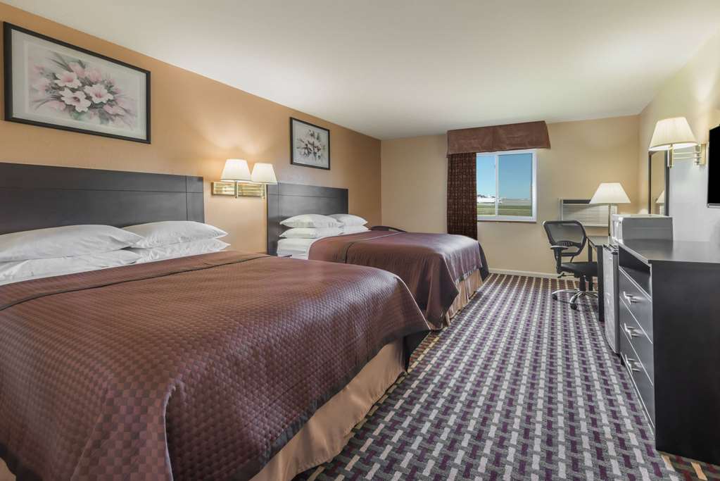 Super 8 by Wyndham Higginsville - photo 10