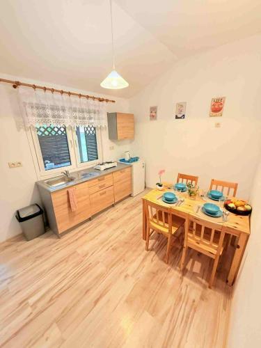 Mazurskie Posiadło domki wypoczynkowe Mikołajki Mazury in Mikolajki, Poland