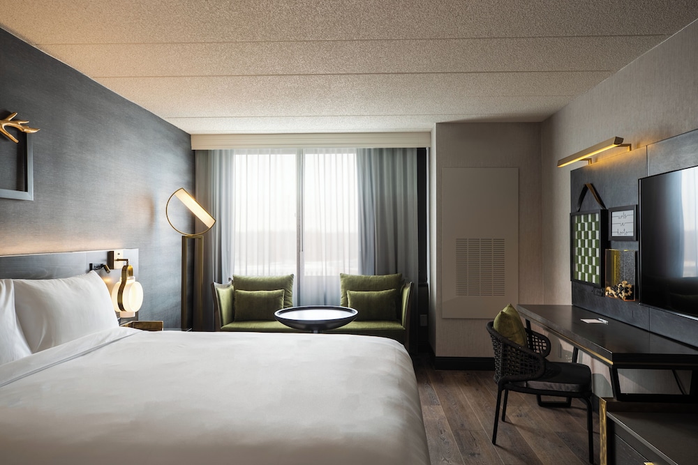 Renaissance Chicago North Shore Hotel - photo 7