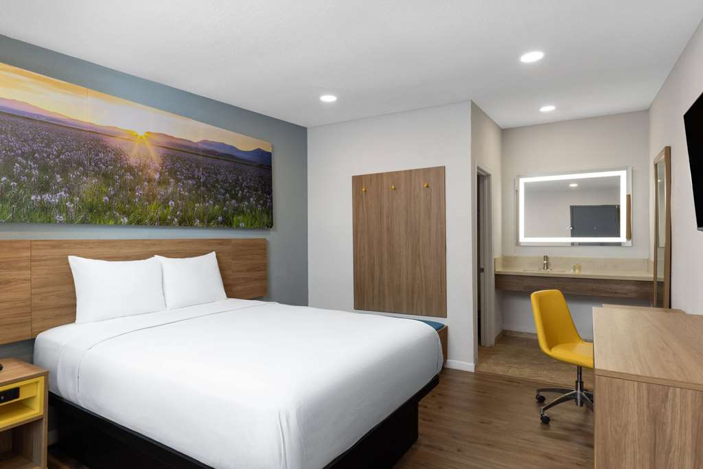 Days Inn by Wyndham Bakersfield - photo 19