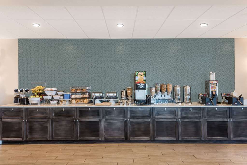 Howard Johnson by Wyndham Middletown Newport Area - photo 8