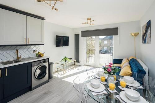Smart Living Sophisticated Style Photo ID Required — 4-Star Luxury Hotel in London, United Kingdom