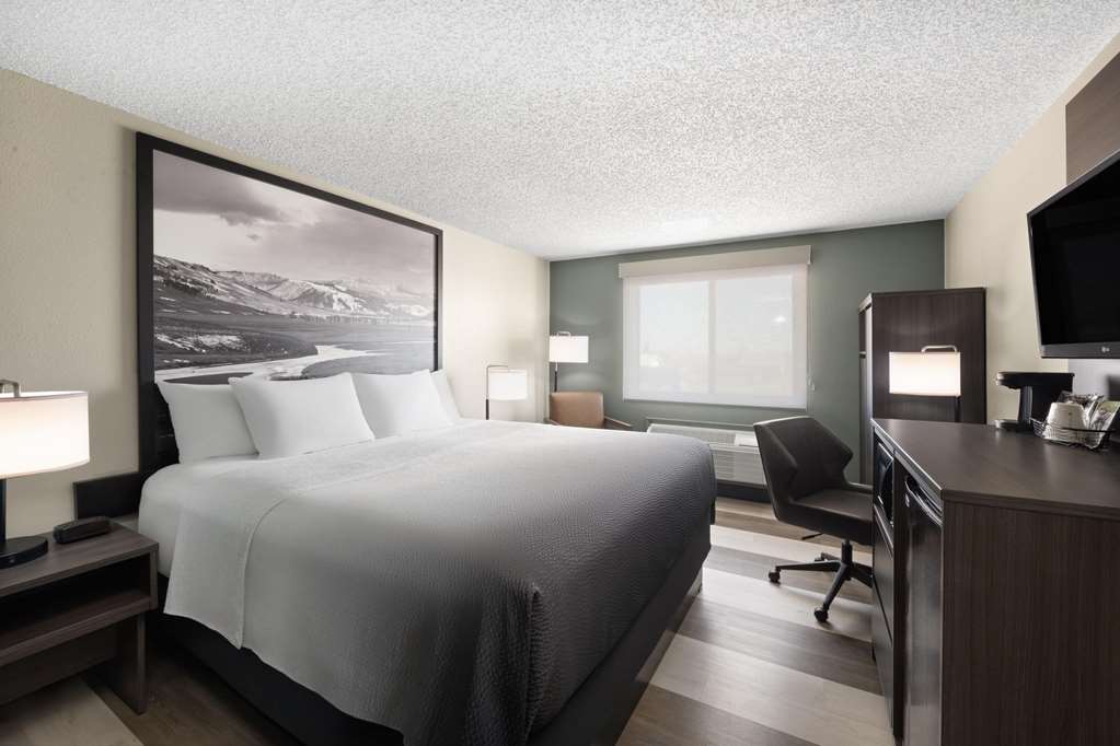 Super 8 by Wyndham Conrad - photo 9