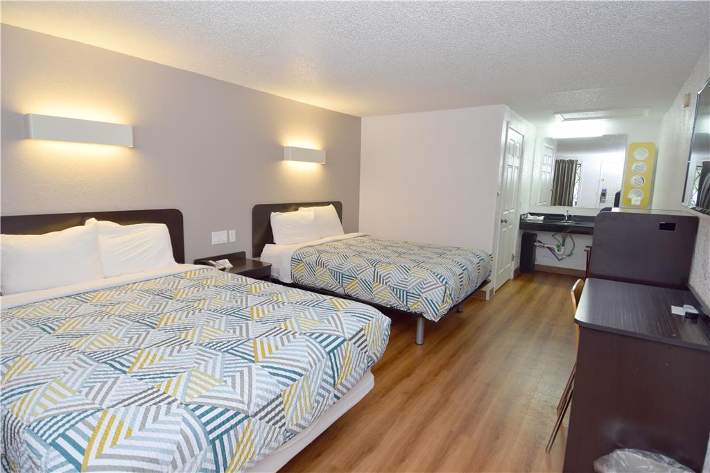 Motel 6 Hamburg NY - photo 23