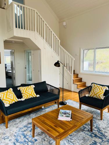 Summit House Armidale 2 or 4 Bedrooms — Armidale — photo 2