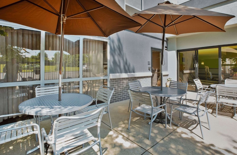Hampton Inn Cincinnati Northwest Fairfield - photo 24