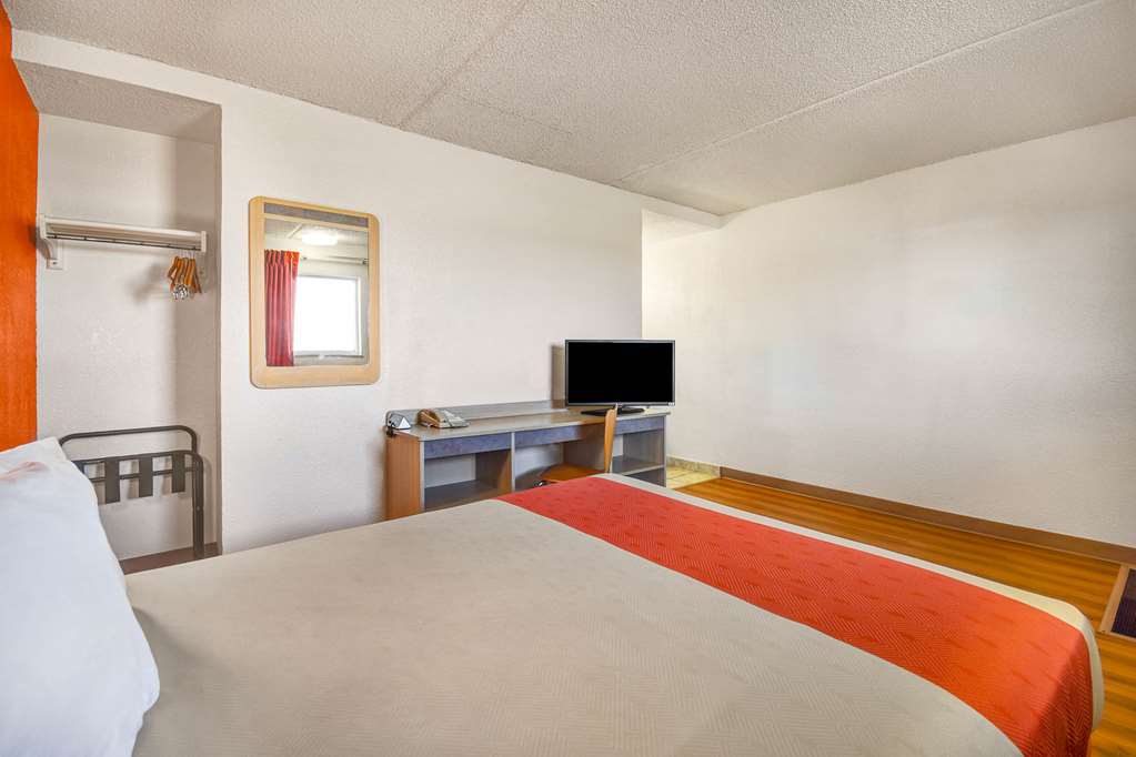 Motel 6 North Ridgeville OH Cleveland Intl Airport N Ridgeville - photo 13