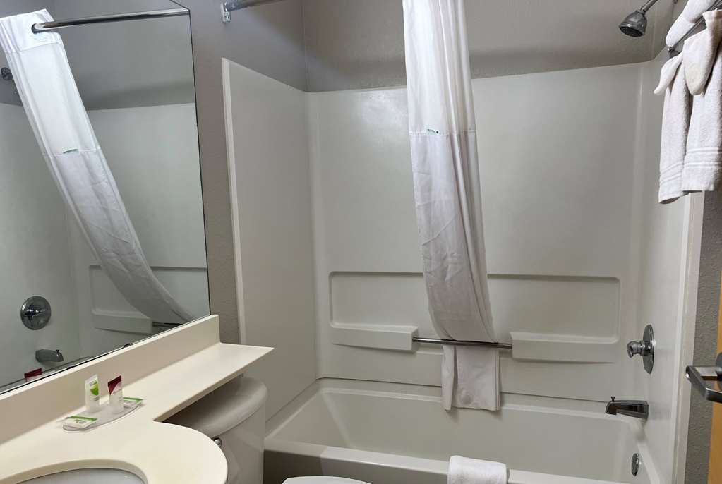 Days Inn & Suites by Wyndham Hutchinson - photo 28