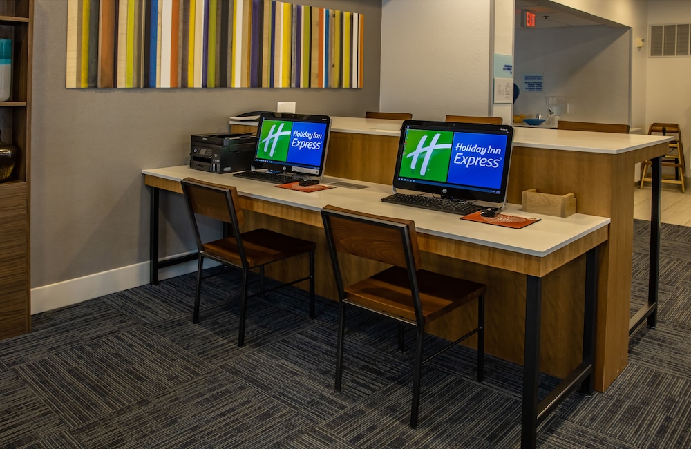 Holiday Inn Express Hotel & Suites Roseville Galleria Area by IHG - photo 105
