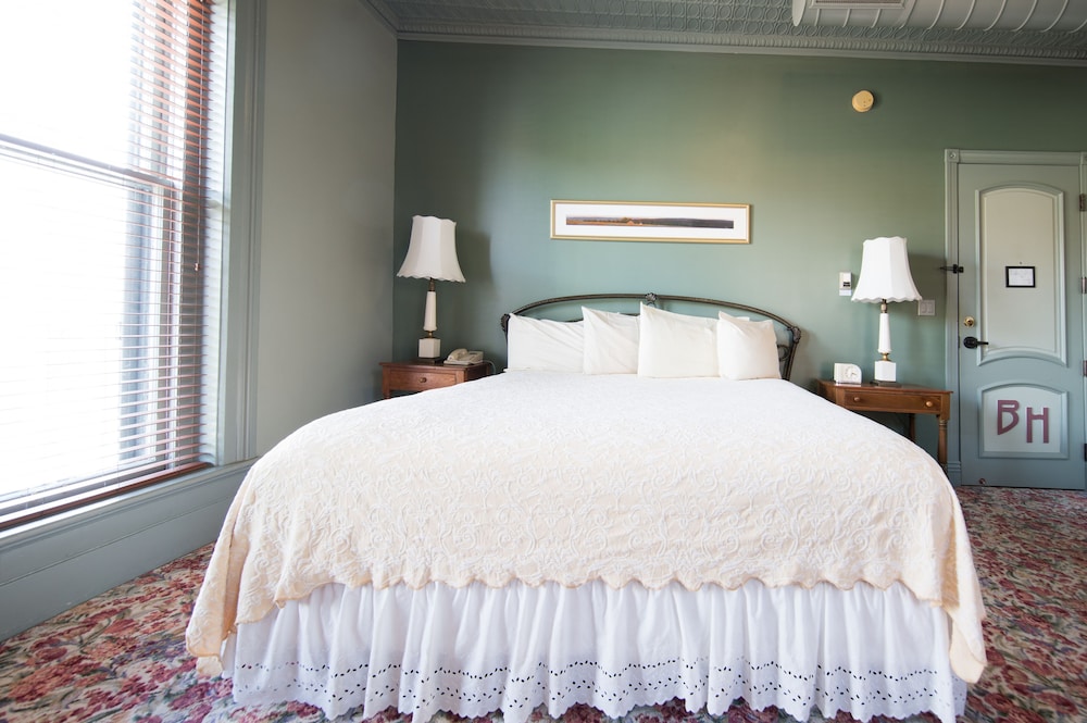 The Black Hawk Hotel - photo 12