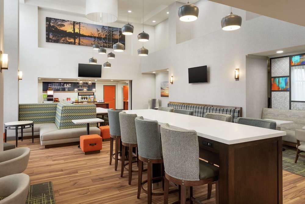 Hampton Inn and Suites Pine Bluff - photo 29