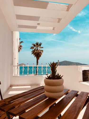 Bluehouse — 4-Star Luxury Hotel in Limin Mesoyaias, Greece