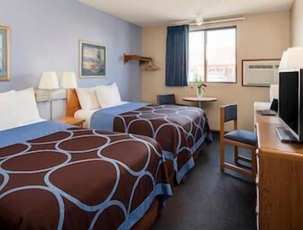 Super 8 by Wyndham Manhattan KS - photo 16