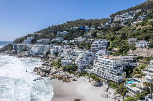 Clifton Beachfront Bliss Spacious 3BR Retreat
