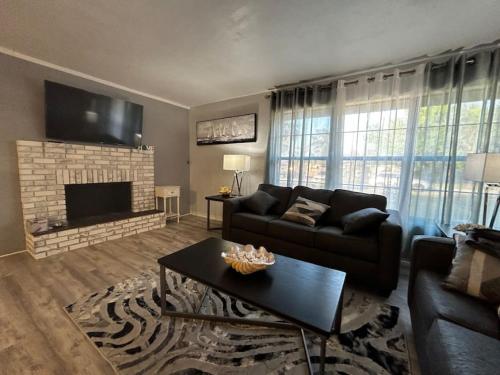 Beach Break House by the Surf — 4-Star Luxury Hotel in Daytona Beach, United States