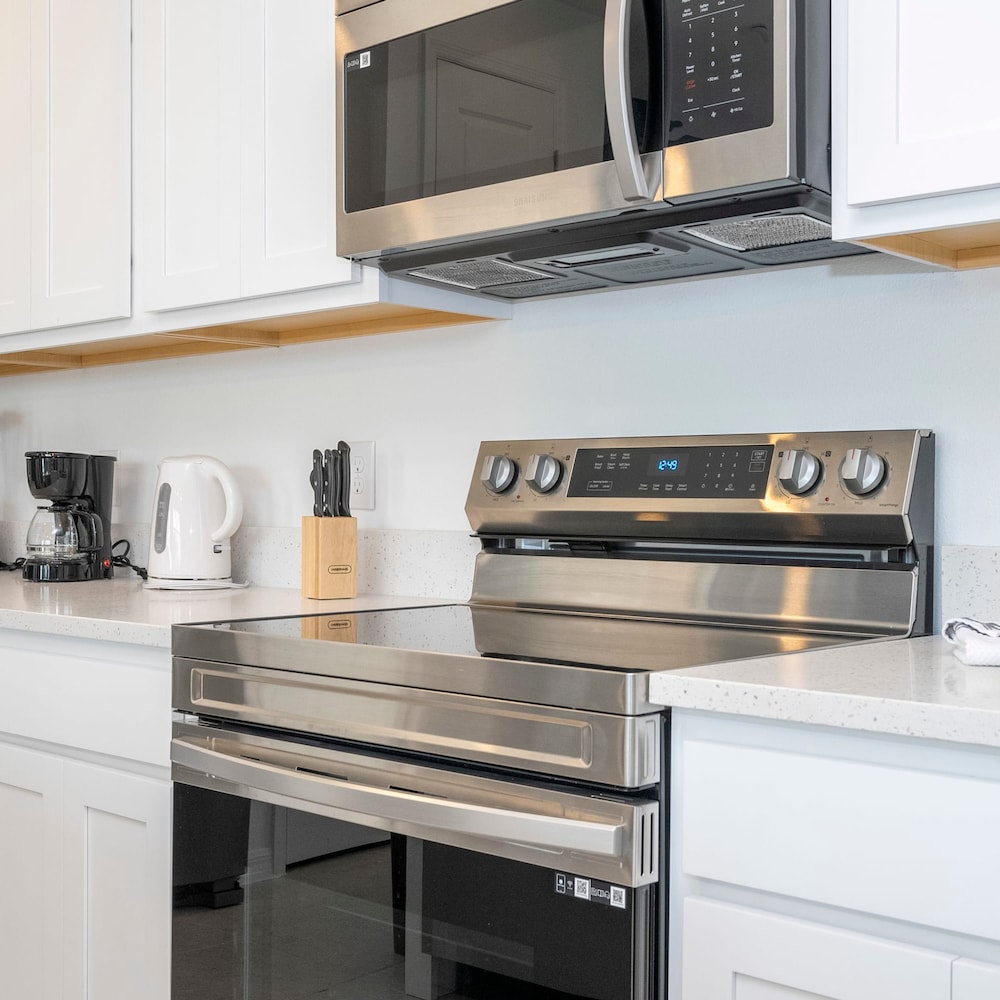 Gorgeous 3Bd Close to Disney at Festival Resort 661 - photo 10