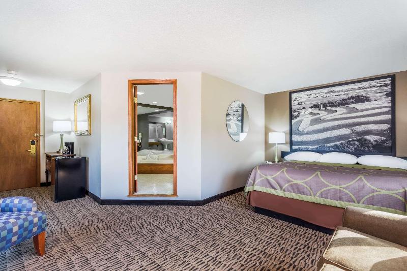 Super 8 by Wyndham Platteville - photo 6