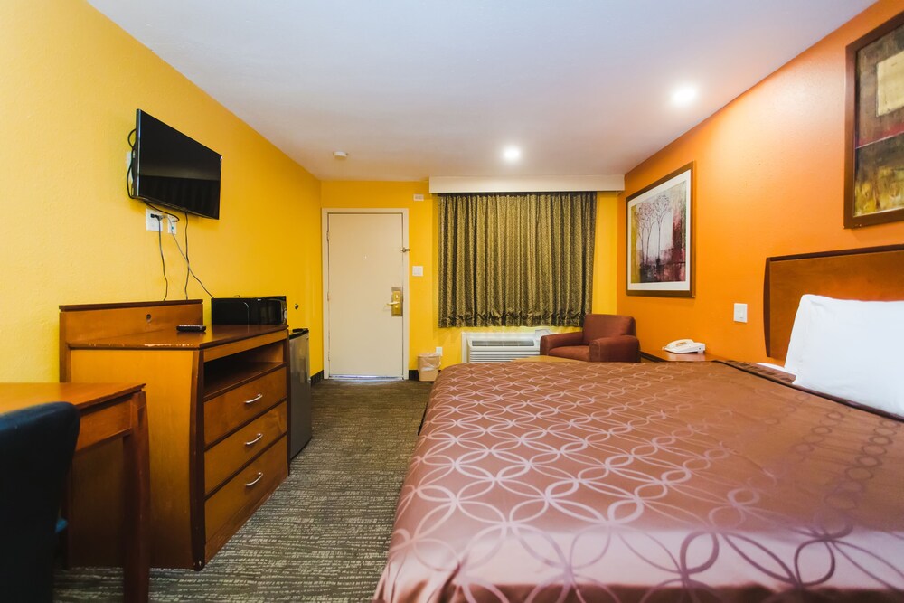 Knights Inn - photo 10