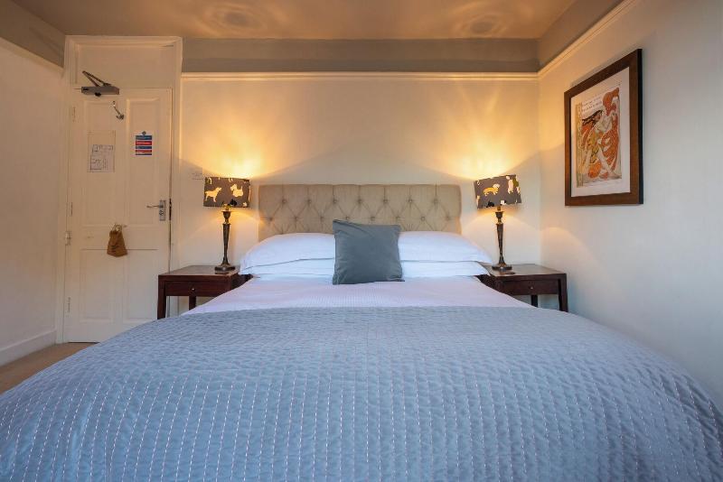 The Royal Oak — 5-Star Luxury Hotel in Chichester, United Kingdom