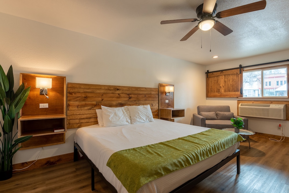 Americas Best Value Inn By The River Hot Springs - photo 7