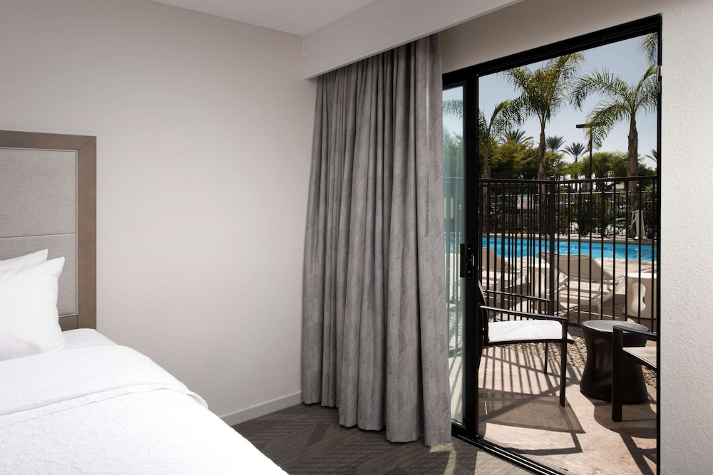 Hampton Inn & Suites Anaheim Garden Grove - photo 6