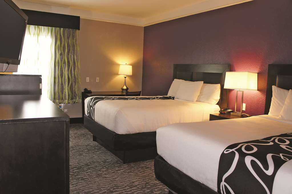 La Quinta Inn & Suites by Wyndham Pearland Houston South - photo 13