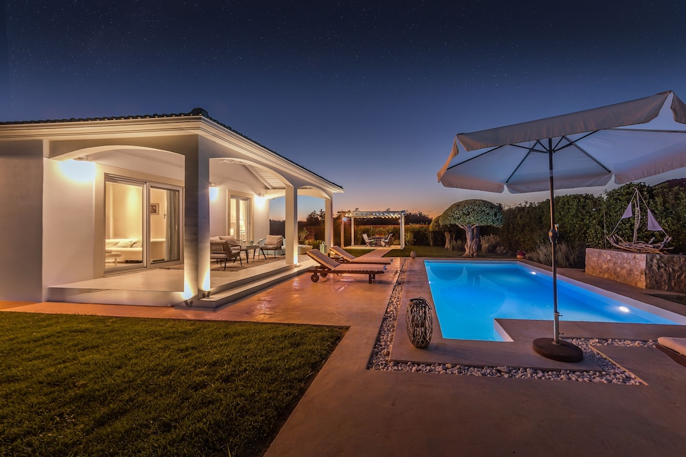 Villa Evanna — 4-Star Luxury Hotel in Corfu, Greece