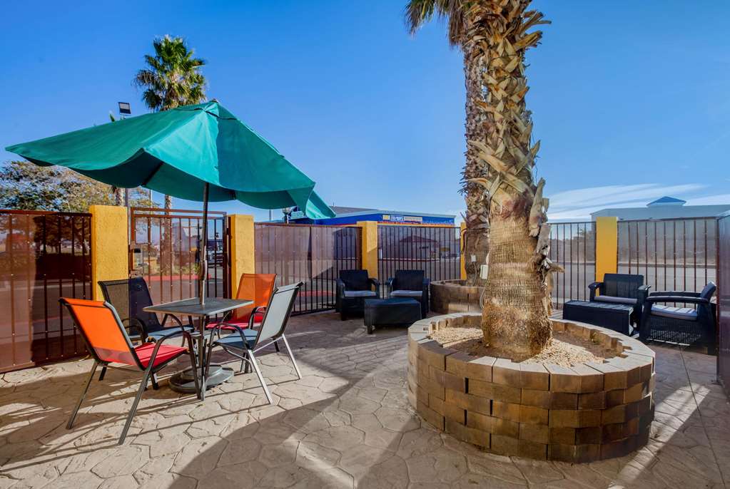La Quinta Inn & Suites by Wyndham Hesperia Victorville - photo 64