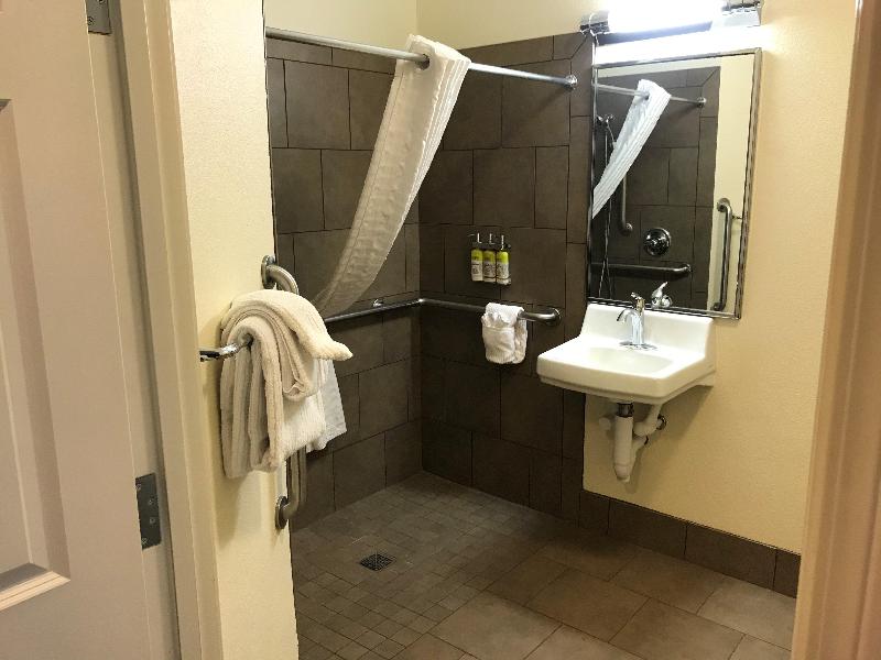 Candlewood Suites Bloomington Normal - photo 40