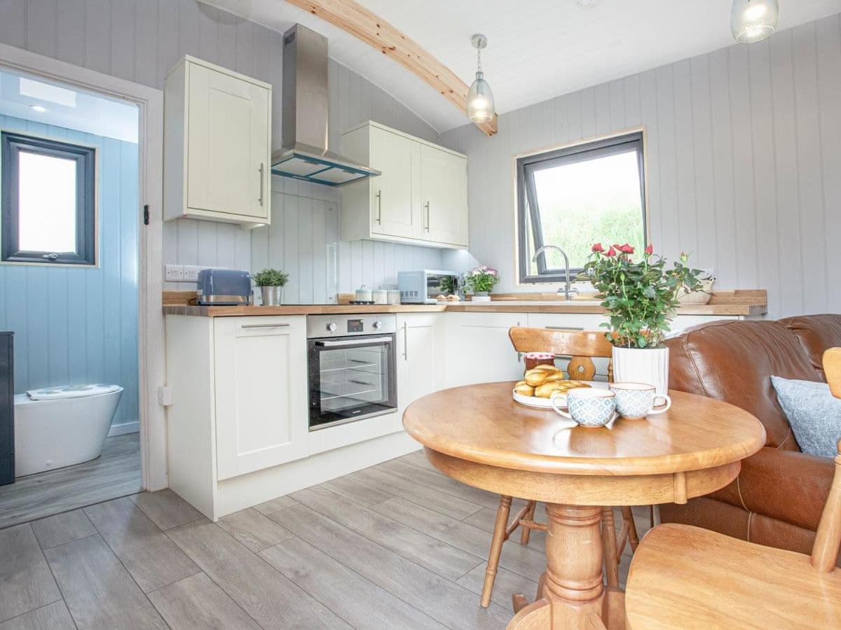 Moor Hen Shepherd Hut Uk33888 — Cullompton