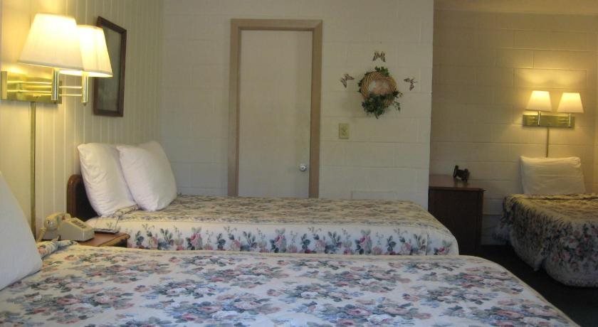 White Columns Motel - photo 23