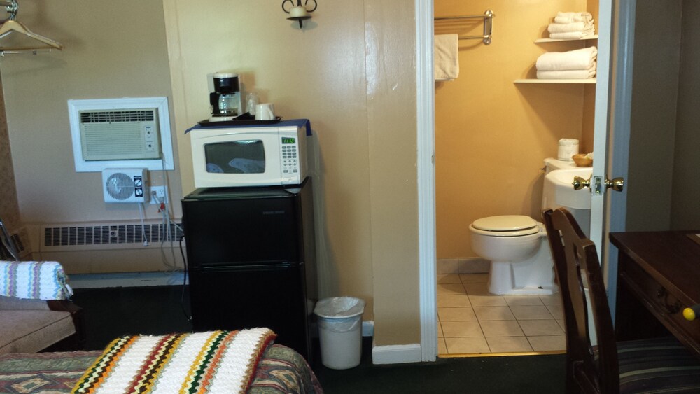 St Charles Motel - photo 16