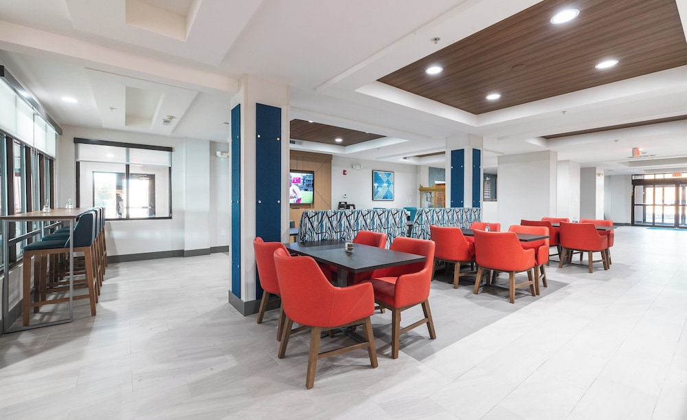 Holiday Inn Express Hotel & Suites St. Robert by IHG - photo 51