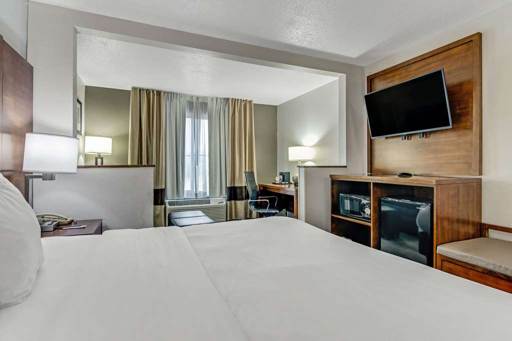 Comfort Suites near I 80 and I 94 - photo 22