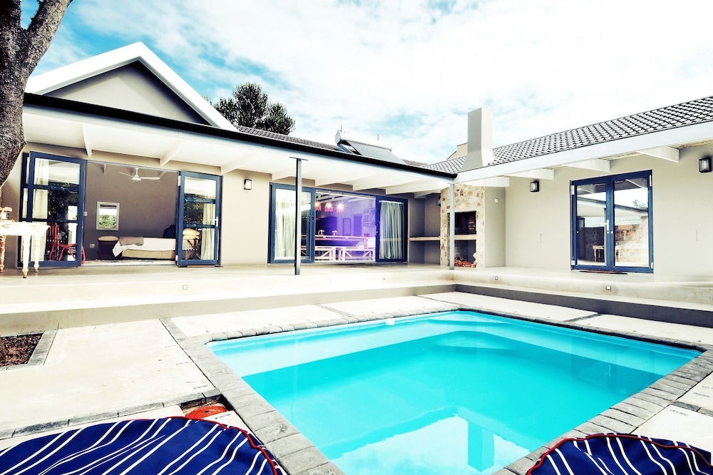 Ocean Breeze — 4-Star Luxury Hotel in Grahamstown, South Africa