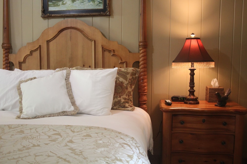 The Village Inn - photo 4